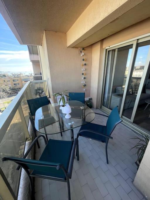 Appartement Vue Mer, 5Min A Pied De La Plage, Parking Prive Vallauris Eksteriør bilde