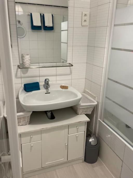 Appartement Vue Mer, 5Min A Pied De La Plage, Parking Prive Vallauris Eksteriør bilde