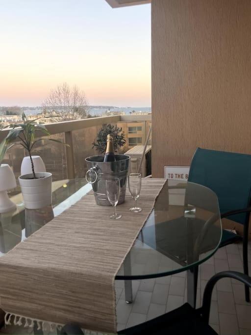 Appartement Vue Mer, 5Min A Pied De La Plage, Parking Prive Vallauris Eksteriør bilde