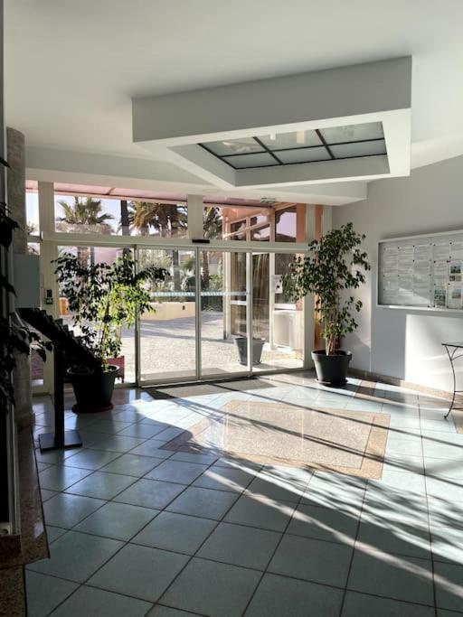 Appartement Vue Mer, 5Min A Pied De La Plage, Parking Prive Vallauris Eksteriør bilde