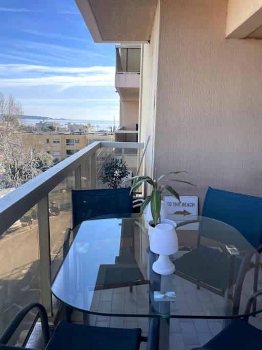 Appartement Vue Mer, 5Min A Pied De La Plage, Parking Prive Vallauris Eksteriør bilde